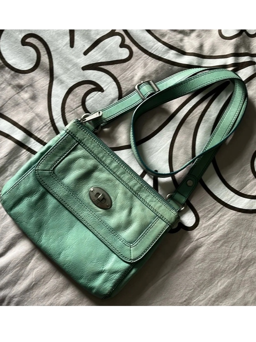 Fossil Seafoam Aqua Cowhide Leather Crossbody Shoulder Bag Purse Twist Lock - Picture 2 of 16